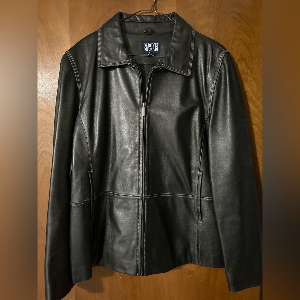Stylish fitted black leather jacket, sz xxl